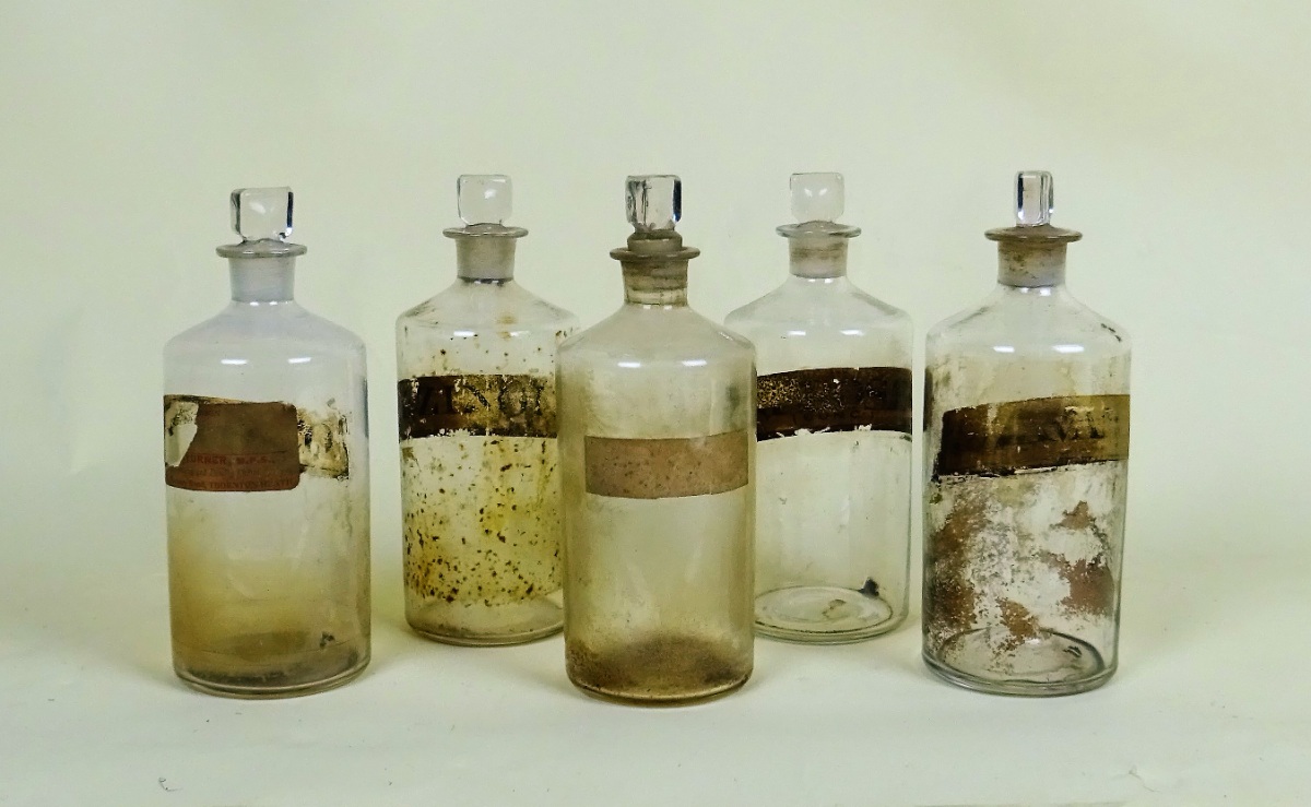 Antique Glass Apothecary Chemist Bottles (2).JPG